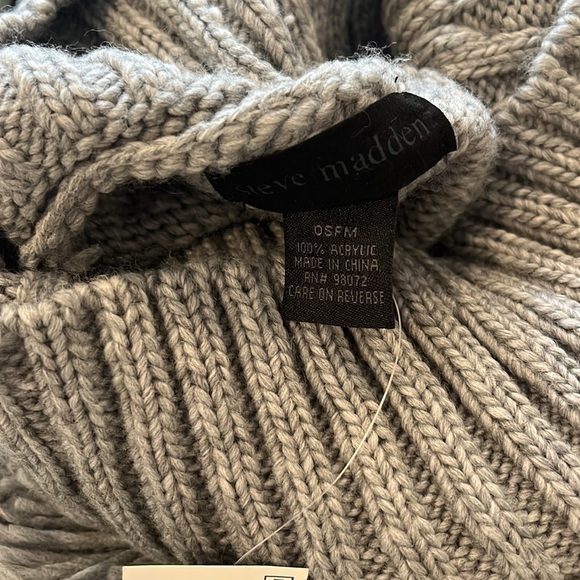 Steve Madden Turtleneck Poncho Sweater Fringe NWT - Picture 3 of 6